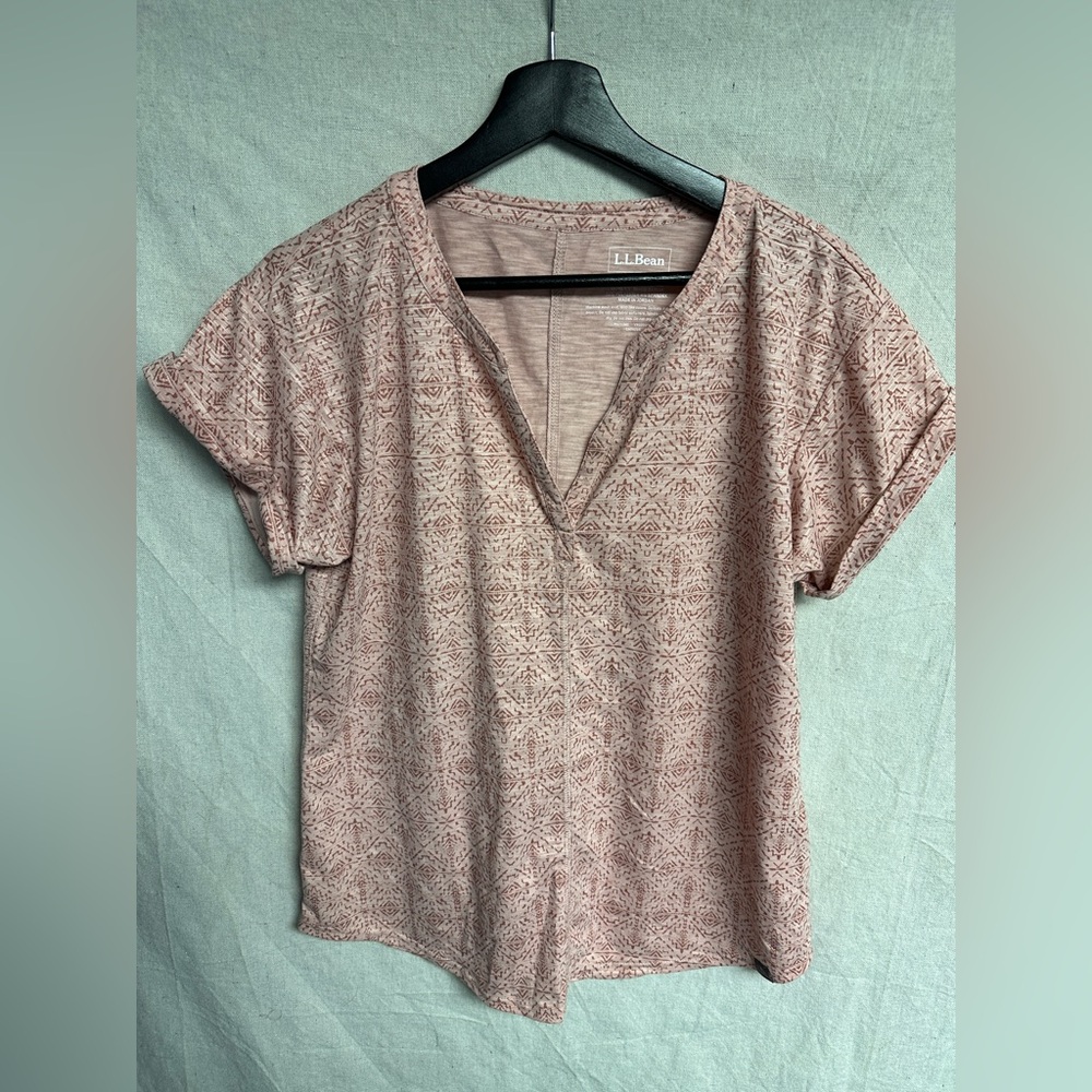 LL Bean lightweight blouse short sleeve women’s medium v neck